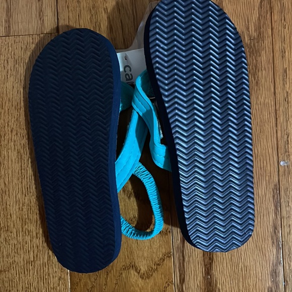 Slippers - Picture 2 of 4